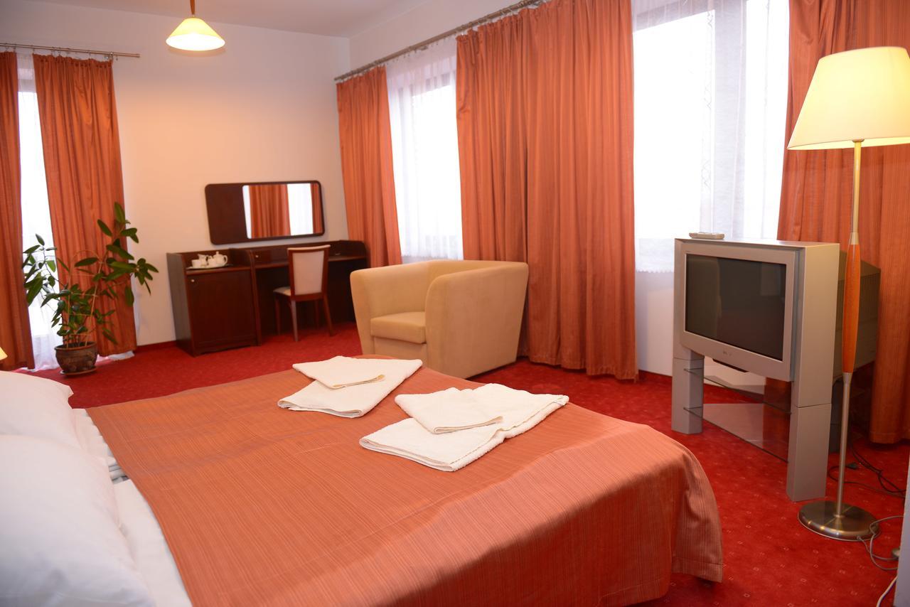 Hotel Pod Debami Terespol Luaran gambar
